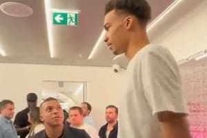 Mbappé con Victor Wembanyama, el "extraterrestre francés"