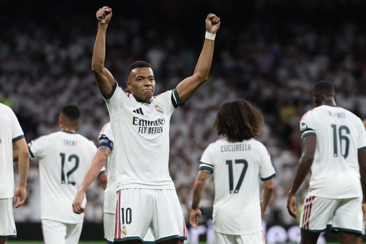 Mbappé festeja su gol, el primero en el triunfo de Real Madrid