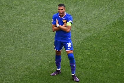 Mbappé presenta denuncia por acoso contra el PSG y autoridades judiciales investigan