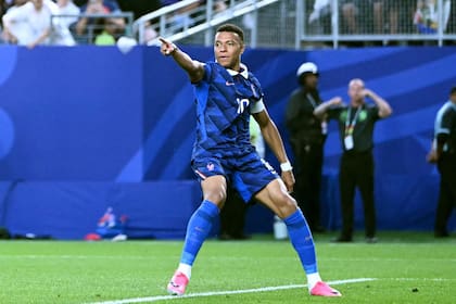 Mbappé se acerca a Messi en la tabla de goleadores históricos de mundiales