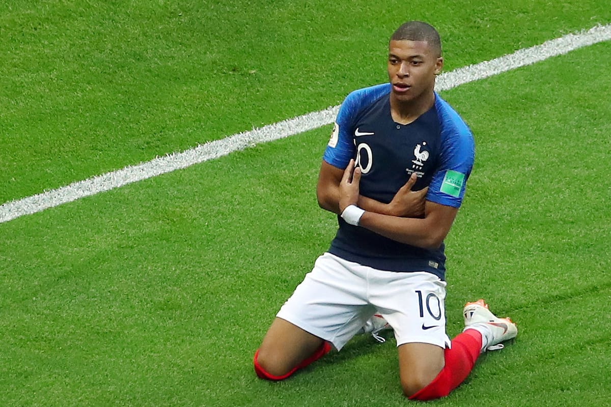Mbappé se vistió de héroe para la selección de Francia