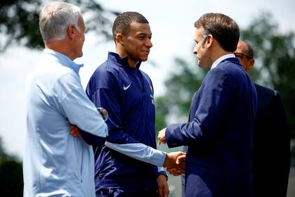 Mbappé y el gobierno de Francia condenan un fuerte exabrupto racista de una senadora paraguaya.