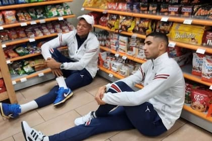 Mbappé y Hakimi en supermercado en un viaje particular antes del duelo con Rennes