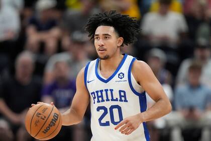 McCain, de 76ers, busca regresar tras una rotura de menisco que truncó su temporada de novato