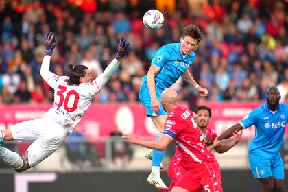 McTominay cumple con exigencia de Conte y Napoli alcanza al Inter en la cima de la Serie A