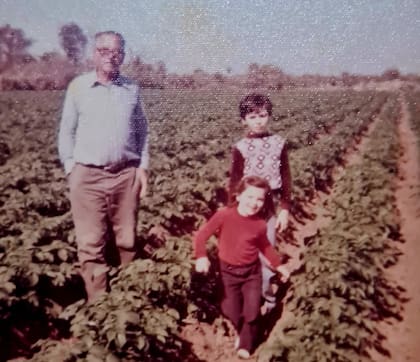 "Me acuerdo que de chiquita iba con el abuelo al campo y corría por la tierra arada”, dice