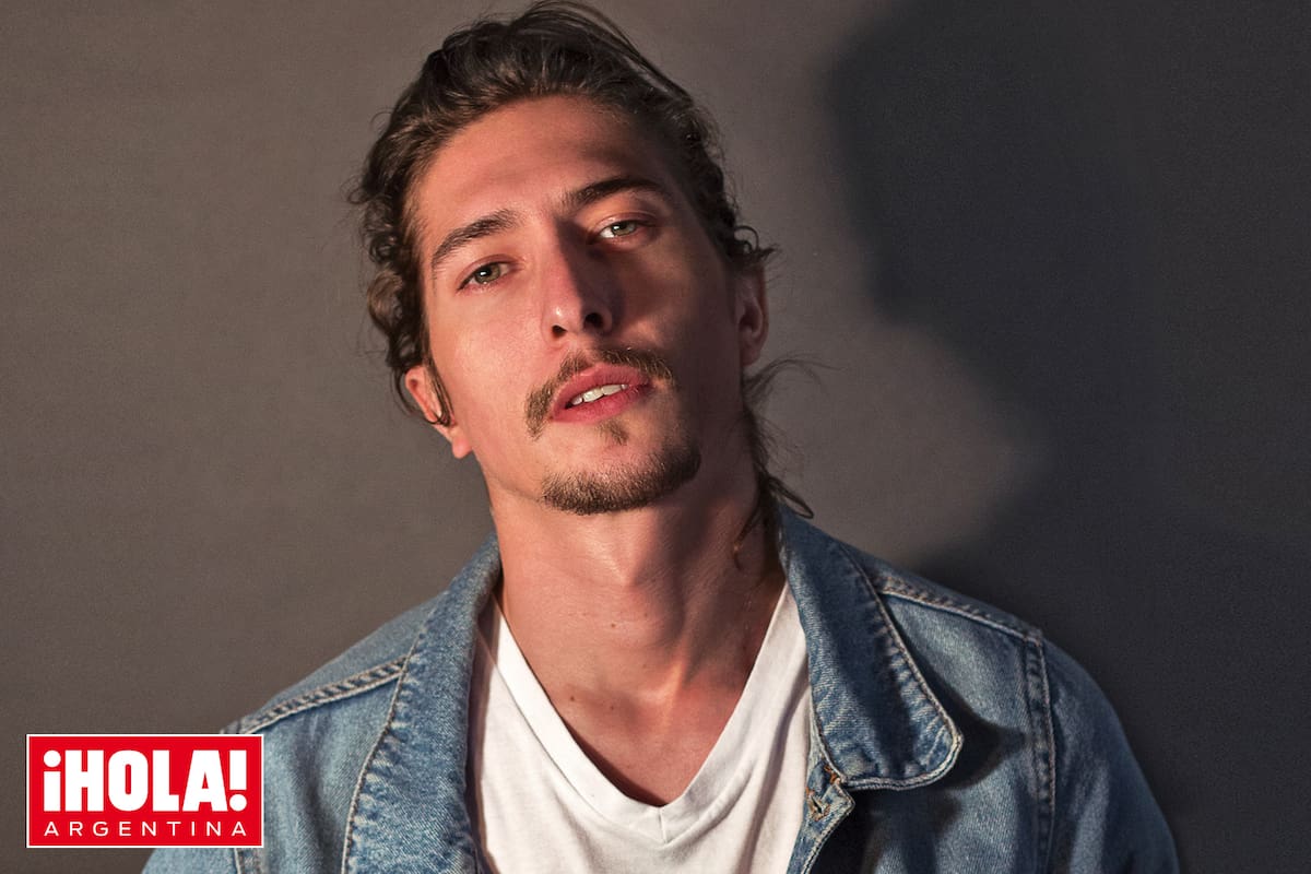 “Me costó mucho conseguir mi primer trabajo acá. Empecé a lidiar con los repetidos ‘no’, pero ese rechazo me hizo mentalmente fuerte”, dice.