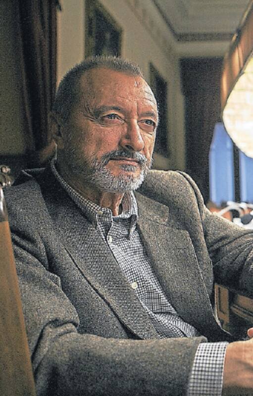 "Me crié en una casa con una biblioteca bastante grande", cuenta Pérez-Reverte