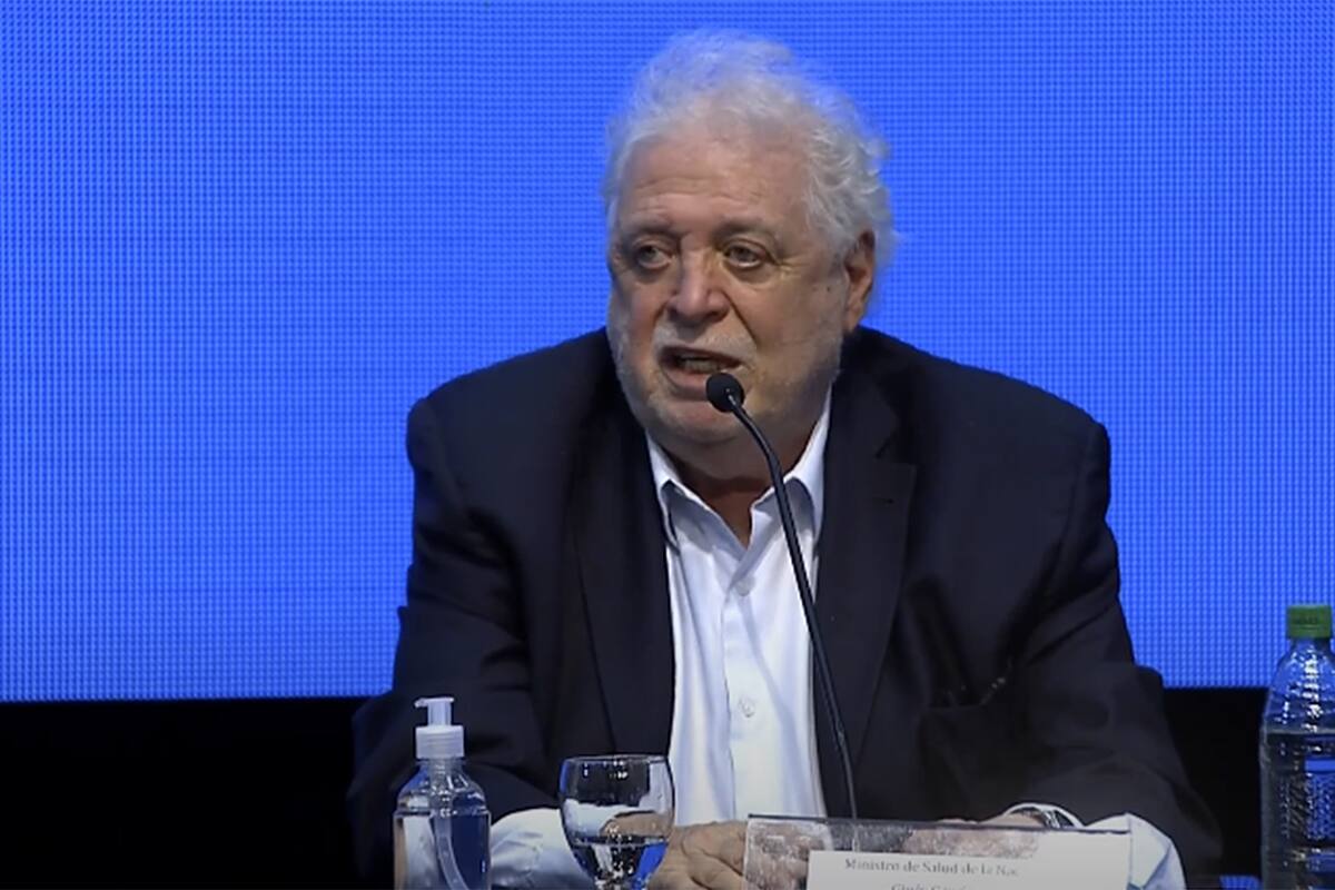 "Me dijo que era difícil, que era duro, lo que no me contó nada fue que venía la pandemia, eso no me lo dijo", bromeó el ministro de Salud