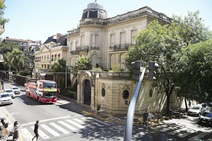 "Me enamoré de Recoleta. Del lugar en sí, tan europeo, basta mirar por la ventana, tenemos al Palacio Hume, al Palacio Duhau y a la Nunciatura como vecinos"
