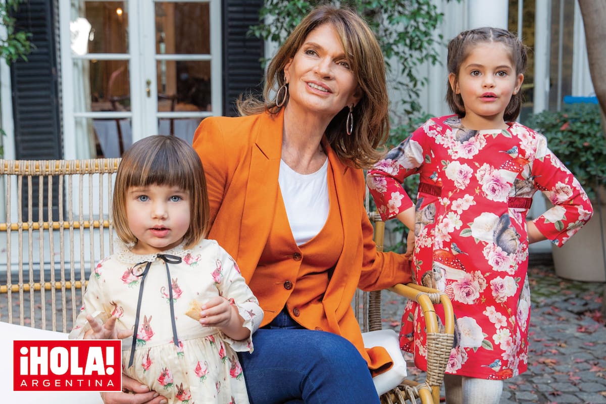 “Me encanta armarles un té y jugar a las visitas. También jugamos con sus muñecos o a la peluquería, nos maquillamos y nos ponemos tacos”, cuenta Teresa junto a Esmeralda y Kenya.