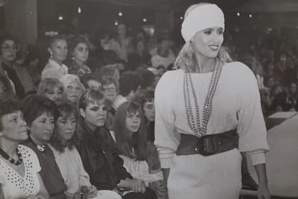 “Me habían hablado de La Colorada, y la verdad es que, cuando fui, me quedé sin habla. Esa casa era puro refinamiento, una cosa desmesurada, lo nunca visto. Y a Simón le gusté. Me puse a desfilar para él enseguida", narra Carmen Yazalde