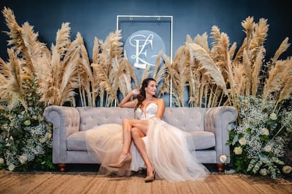 "Me probé varios vestidos y este me encantó", cuenta Luciana quien le agregó al diseño original un tajo profundo en la pierna izquierda.