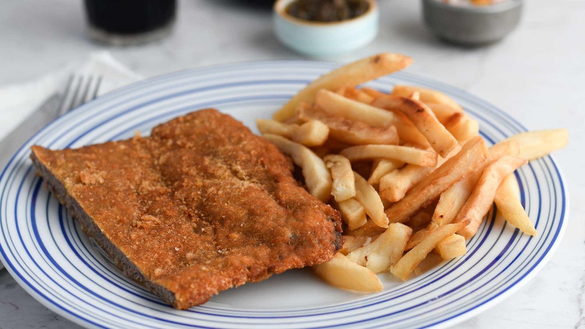 "Me puse a trabajar con los cocineros, a modificar recetas para que una buena milanesa llegue en delivery como tiene que llegar", dice Darío Gualtieri