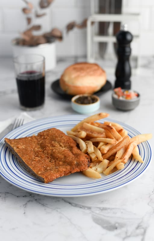 "Me puse a trabajar con los cocineros, a modificar recetas para que una buena milanesa llegue en delivery como tiene que llegar", dice Darío Gualtieri