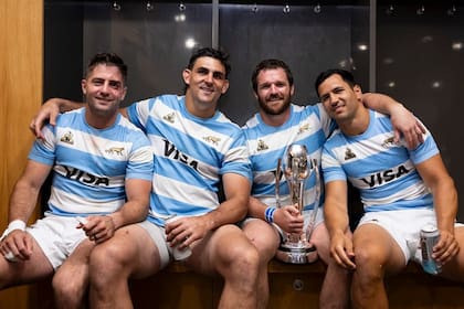 "Me quedan muchas historias, partidos, momentos, pero sobre todo los grupos", valora de su paso por los Pumas, que disfrutó junto a Pablo Matera, Julián Montoya y Matías Moroni, entre muchas otras figuras.