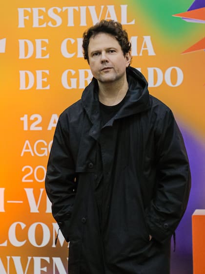 "Me siento como ese niño de nuevo. Tengo que aprender otros idiomas, tomar clases. Es difícil, pero también es muy estimulante. Seguir manteniéndose creativo es muy importante para un artista”