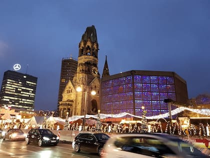 "Me sorprendí de lo grande que es la ciudad en superficie, y de cómo las cicatrices de la historia están en cada edificio, cada parque” (En la foto: Iglesia Memorial Kaiser Wilhelm)