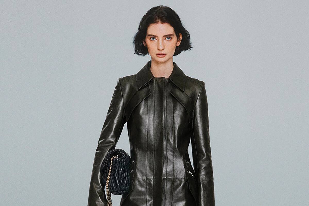 Meadow dio sus primeros pasos en la moda para la campaña de Proenza Schouler Pre Fall 2021.
