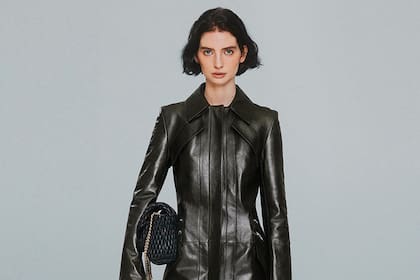 Meadow dio sus primeros pasos en la moda para la campaña de Proenza Schouler Pre Fall 2021.