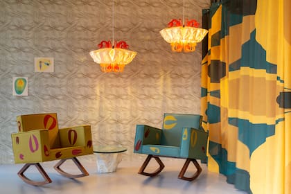 Mecedoras 'Bruna' de la exposición Uteritario a cargo del estudio Pedro y Juana.