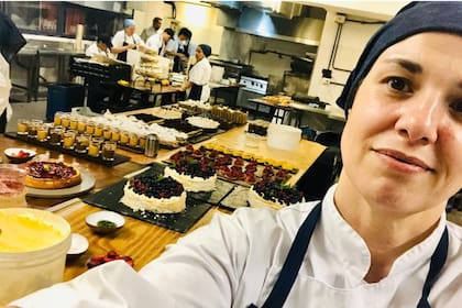 Mechi es técnica superior en administración gastronómica. Pastelera, bombonería de vanguardia, especialista en pastelería vegana, gluten y sugar free
