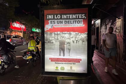 Pancarta contra la explotación sexual de niños, niñas y adolescentes en Medellín.