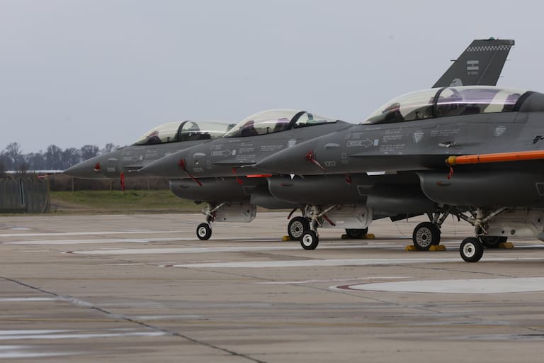Media day sistema de armas F16 en area Material Rio Cuarto , Cordoba presentacion de los 6 primeros aviones de 24 comprados a Dinamarca