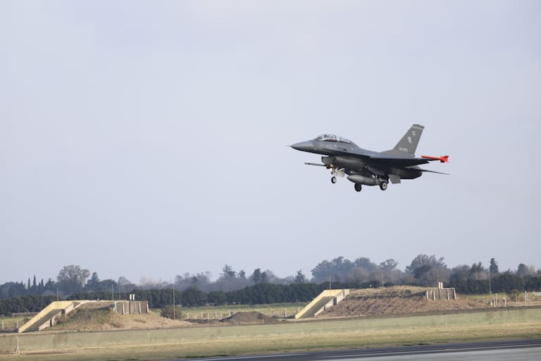 Media day sistema de armas F16 en area Material Rio Cuarto , Cordoba presentacion de los 6 primeros aviones de 24 comprados a Dinamarca