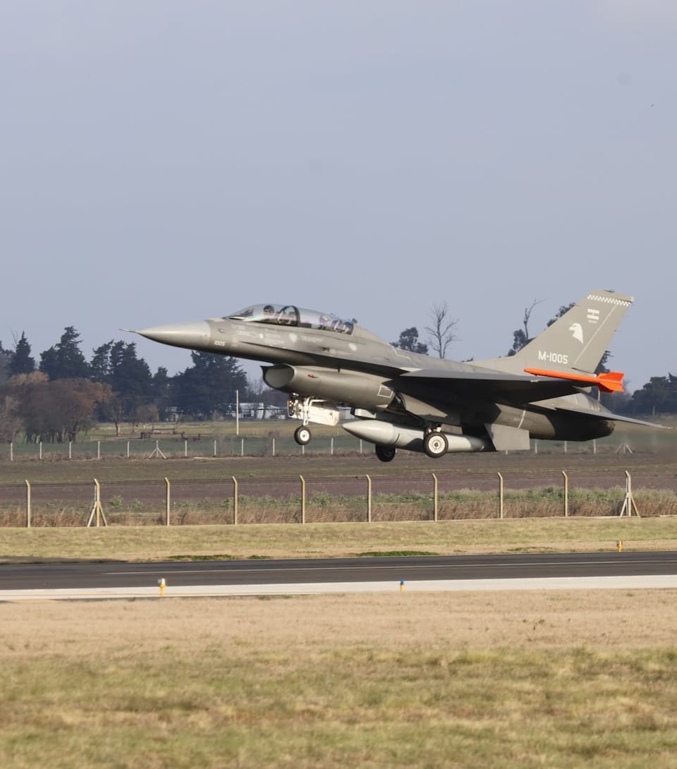 Media day sistema de armas F16 en area Material Rio Cuarto , Cordoba presentacion de los 6 primeros aviones de 24 comprados a Dinamarca