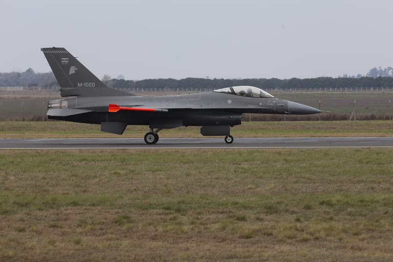 Media day sistema de armas F16 en area Material Rio Cuarto , Cordoba presentacion de los 6 primeros aviones de 24 comprados a Dinamarca