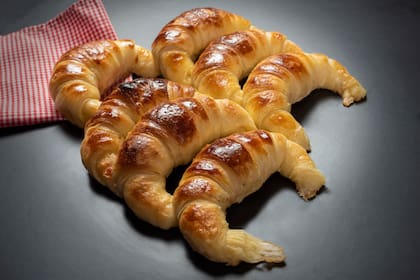 Medialunas fáciles de manteca.