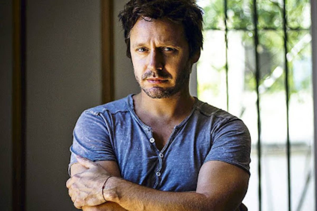 Mediante su cuenta de Instagram, el acto mostró su auto completamente sucio.