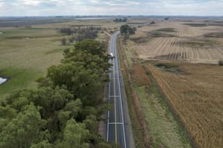 El Gobierno adjudicó a empresas privadas ocho corredores de rutas nacionales por 20 años