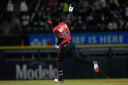 Medias Blancas ganan 7-3 a Astros y logran victorias seguidas en casa por 2da. vez en la temporada