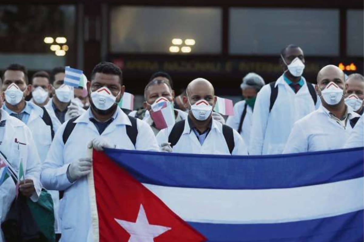 Médicos cubanos