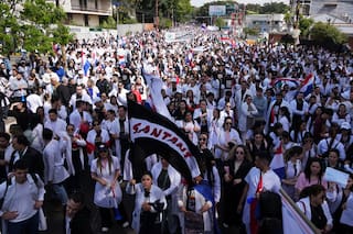 Gobierno de Paraguay anuncia acuerdo con médicos para frenar una huelga que paraliza la salud