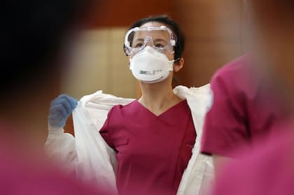 Médicos trabajan a contrarreloj para frenar la epidemia