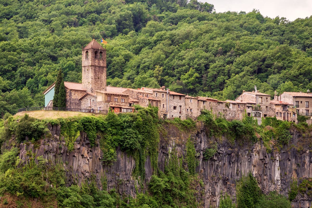 Home medieval village castellfollit de la roca on the OJPT7HU7YNDXVFOE7VV4FE73OA