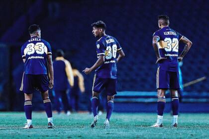 Medina, Varela y Almendra aparecieron con explosión en el mediocampo de Boca, pero Russo luego los sacó; el único que perdió el puesto por lesión fue Almendra