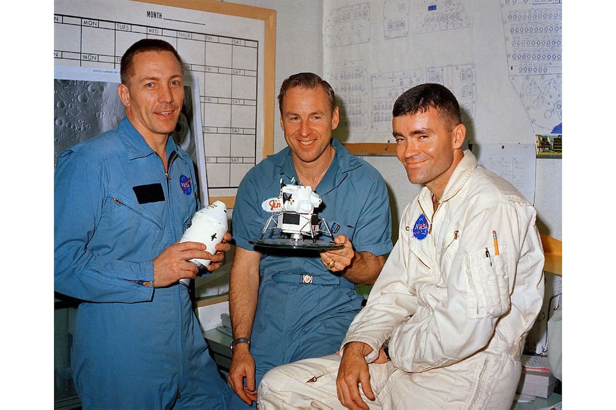 Medio siglo después, la hazaña de Apolo 13 sigue vigente y además inspira preguntas sobre el presente de la tecnología. En la foto, los astronautas Swigert, Lovell y Haise el día anterior al lanzamiento de la misión