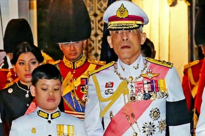 Medios alemanes aseguran que el heredero del trono tailandés vive alejado de su padre y sufre su rechazo por tener autismo