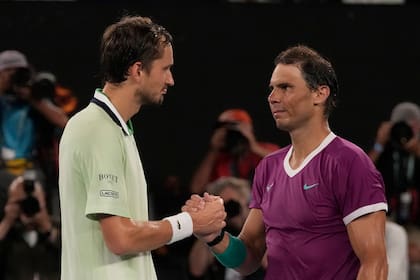 Medvedev, de 25 años, tiene diez menos que Rafael Nadal; pero la potencia de su juego no pudo con la veteranía del español