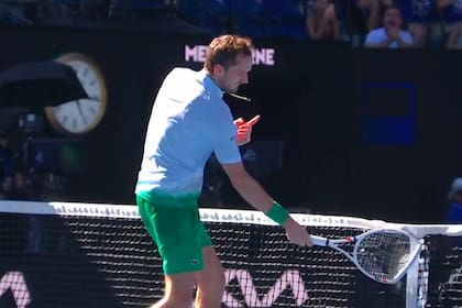 Medvedev destrozó su raqueta contra una cámara de red en el Australian Open