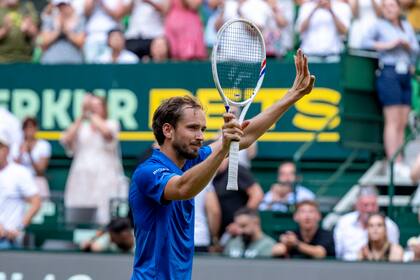 Medvedev vence a su viejo rival Zverev y avanza a la final del Abierto de Halle