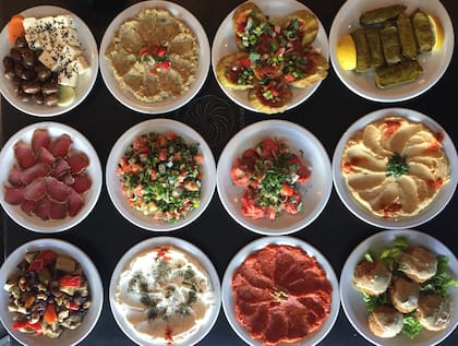 Medzé o picada oriental completa en Restaurante Armenia