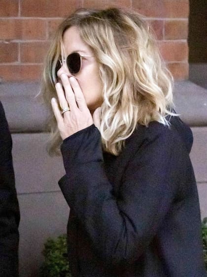 Meg Ryan, hace unos días en Nueva y York, portando su anillo de compromiso