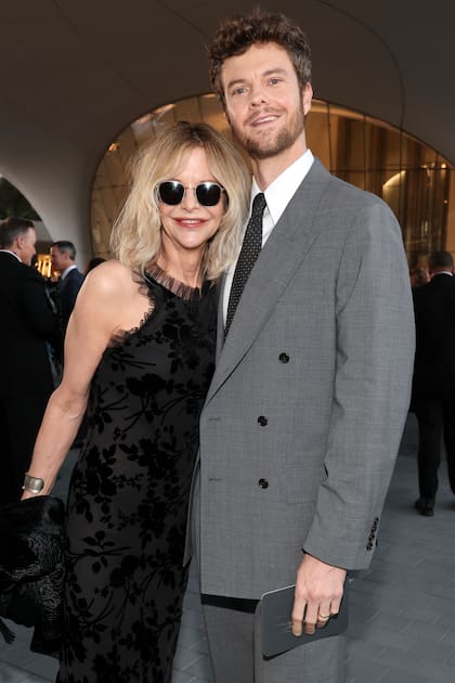 Meg Ryan posa sonriente junto a su hijo Jack Quaid