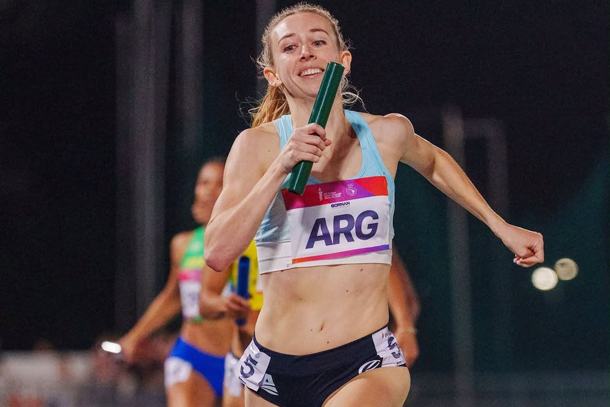 Megan Powell le dio a la Argentina el triunfo en el 4x400 relevos mixtos y se fue a pura sonrisa de la pista