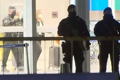 Megaoperativo en Ezeiza por una "amenaza terrorista" en el aeropuerto